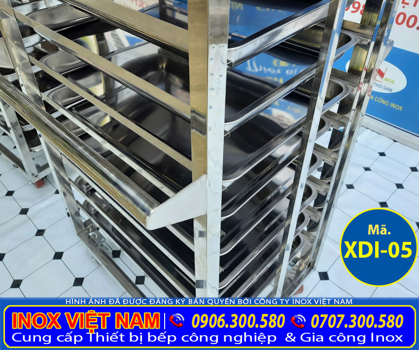 Xe đẩy khay inox, xe đẩy thức ăn inox 304 giá tốt tại xưởng của chúng tôi Inox Việt Nam.