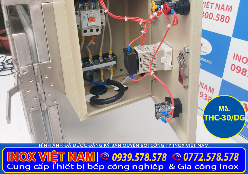 Chi tiết hộp điện của tủ hấp cơm công nghiệp bằng điện và gas 30 kg gạo.