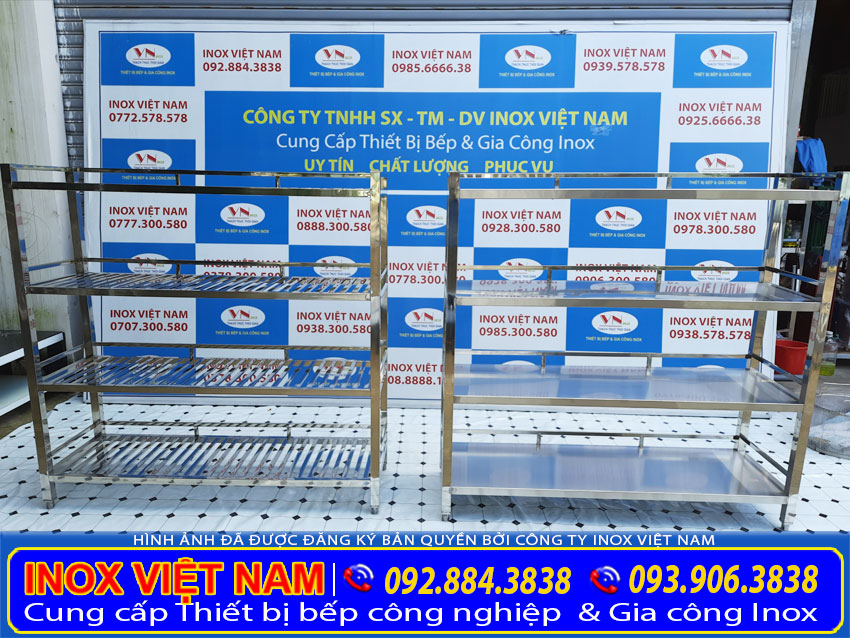 Inox Việt Nam gia công nhiều loại kệ inox 4 tầng, kết cấu kiểu dáng tiện ích chắc chắn và giá tốt.
