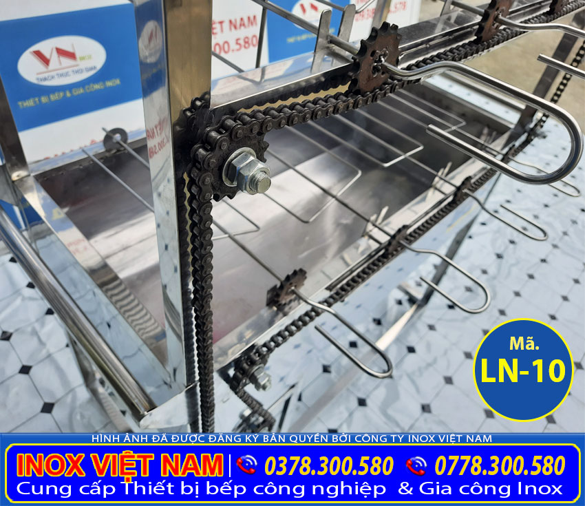 Inox Việt Nam nhận đặt làm và gia công lò quay vịt, lò quay gà lò quay bê thui tự quay bằng than giá tốt uy tín chất lượng.
