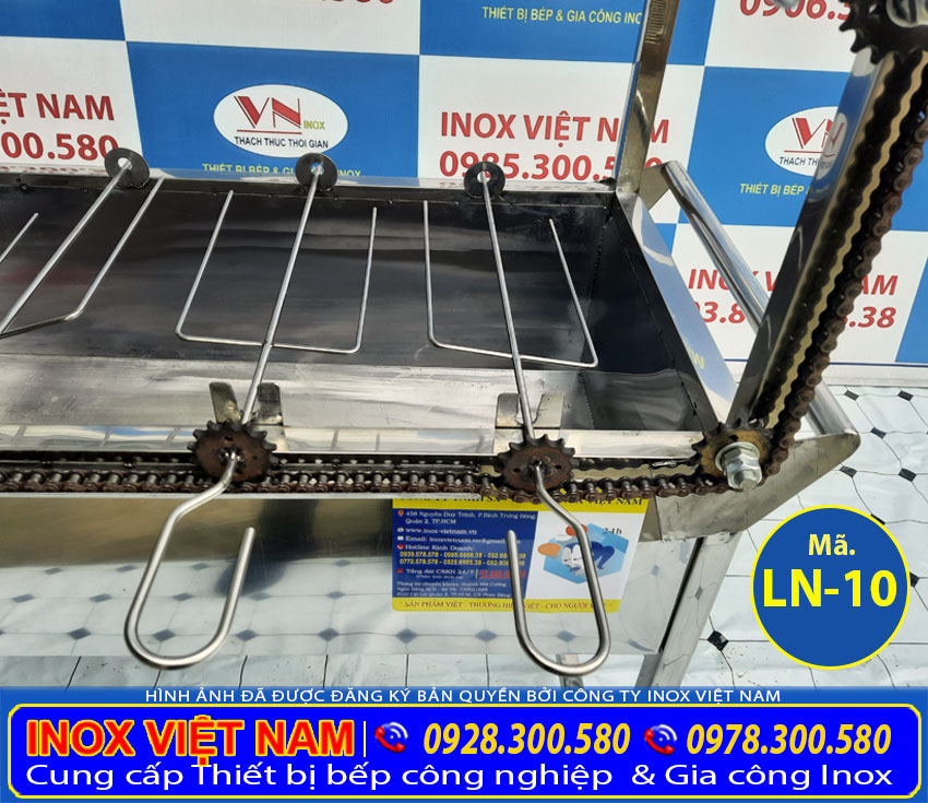 Lò than quay vịt, lò nướng vịt quay 8 xien giá tốt tại xưởng Inox Việt Nam. Liên hệ mua ngay.