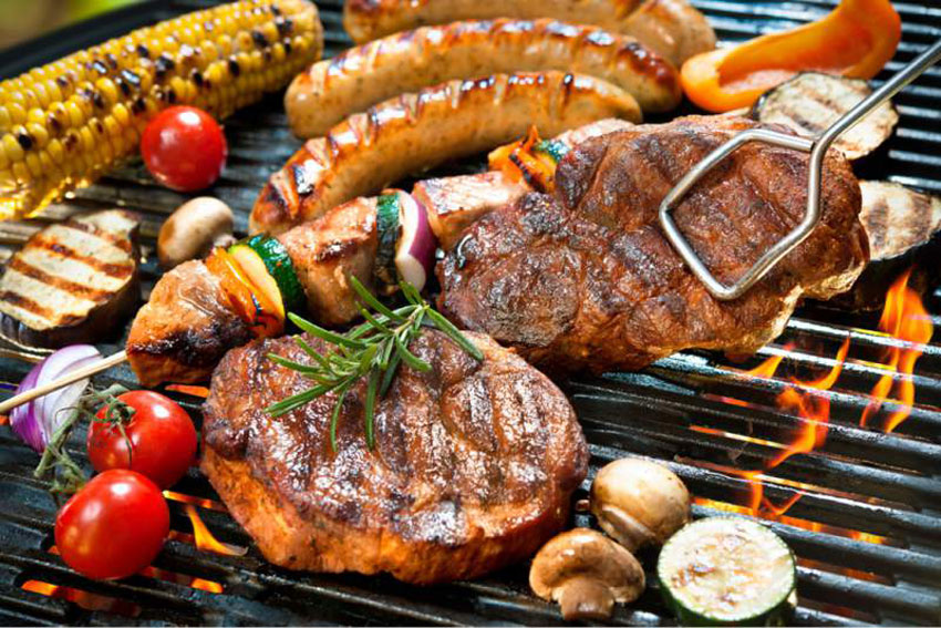 Tiệc BBQ ngoài trời sum vầy bên bếp nướng than inox BBQ